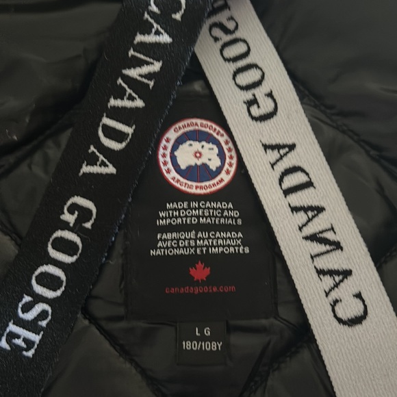 Canada goose hooded light puffer zip up - Picture 3 of 6